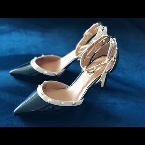 Classy Halogen Black and Beige Studded 3” Heels